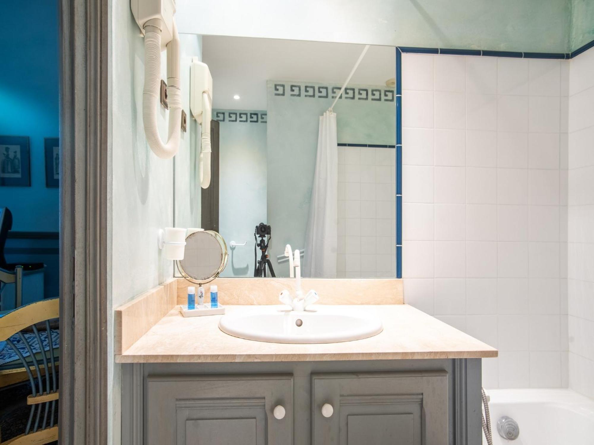 Cozy Apartment With Swimming Pool Terrace Garden Parking Montbrun-les-Bains Bagian luar foto