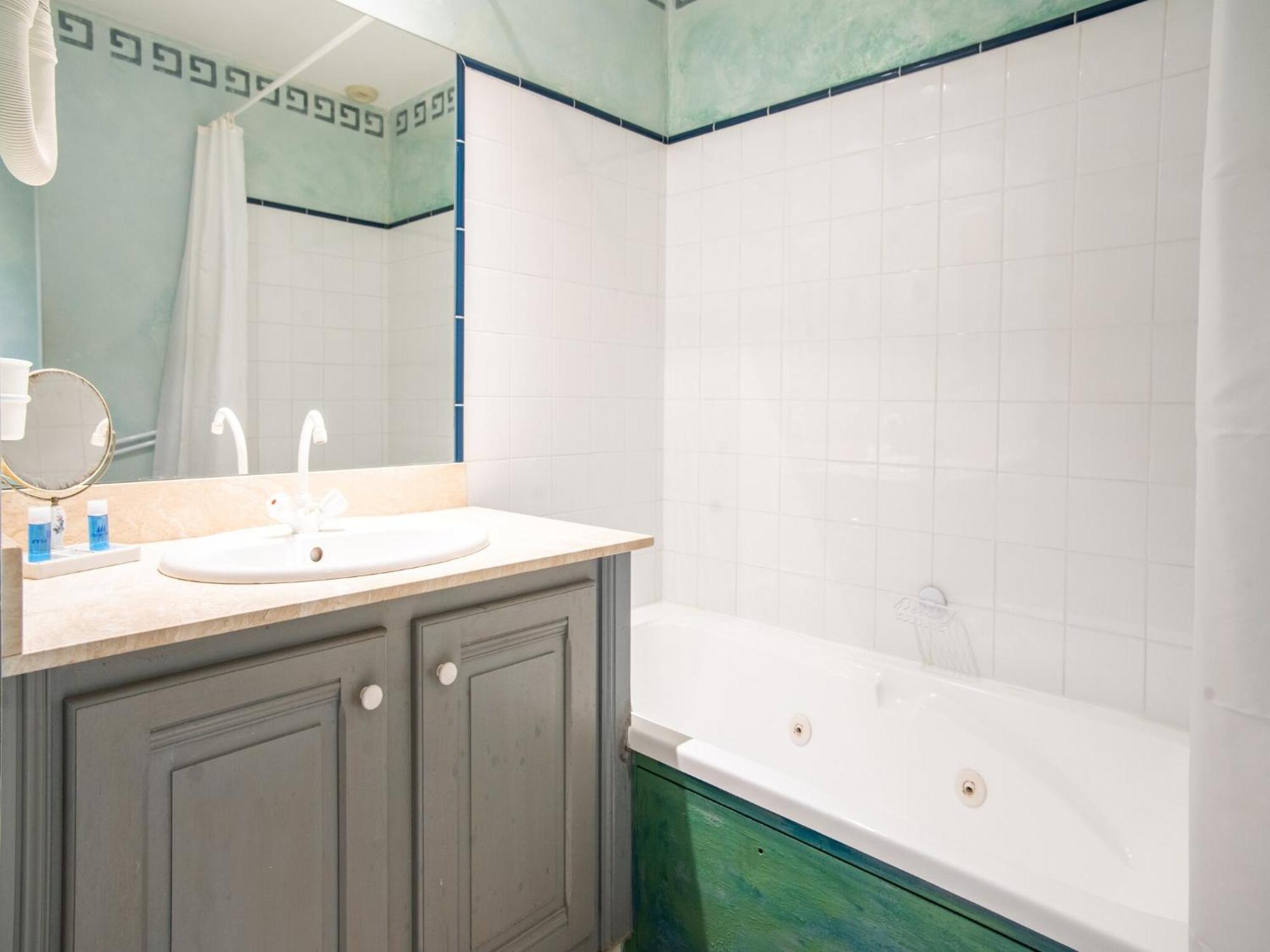 Cozy Apartment With Swimming Pool Terrace Garden Parking Montbrun-les-Bains Bagian luar foto