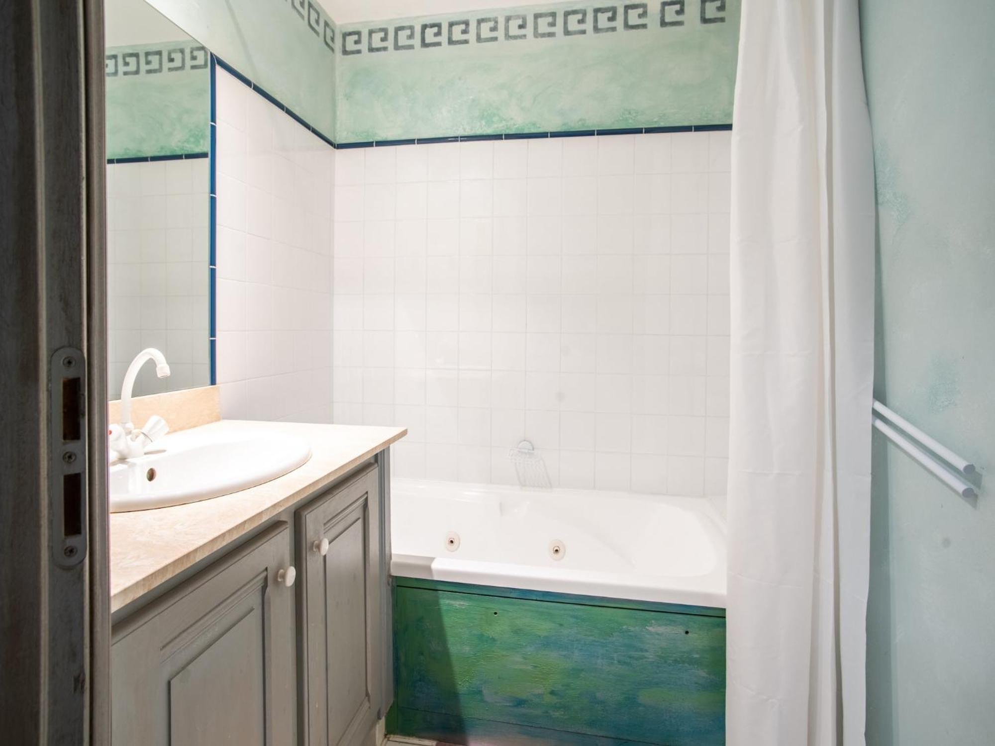 Cozy Apartment With Swimming Pool Terrace Garden Parking Montbrun-les-Bains Bagian luar foto