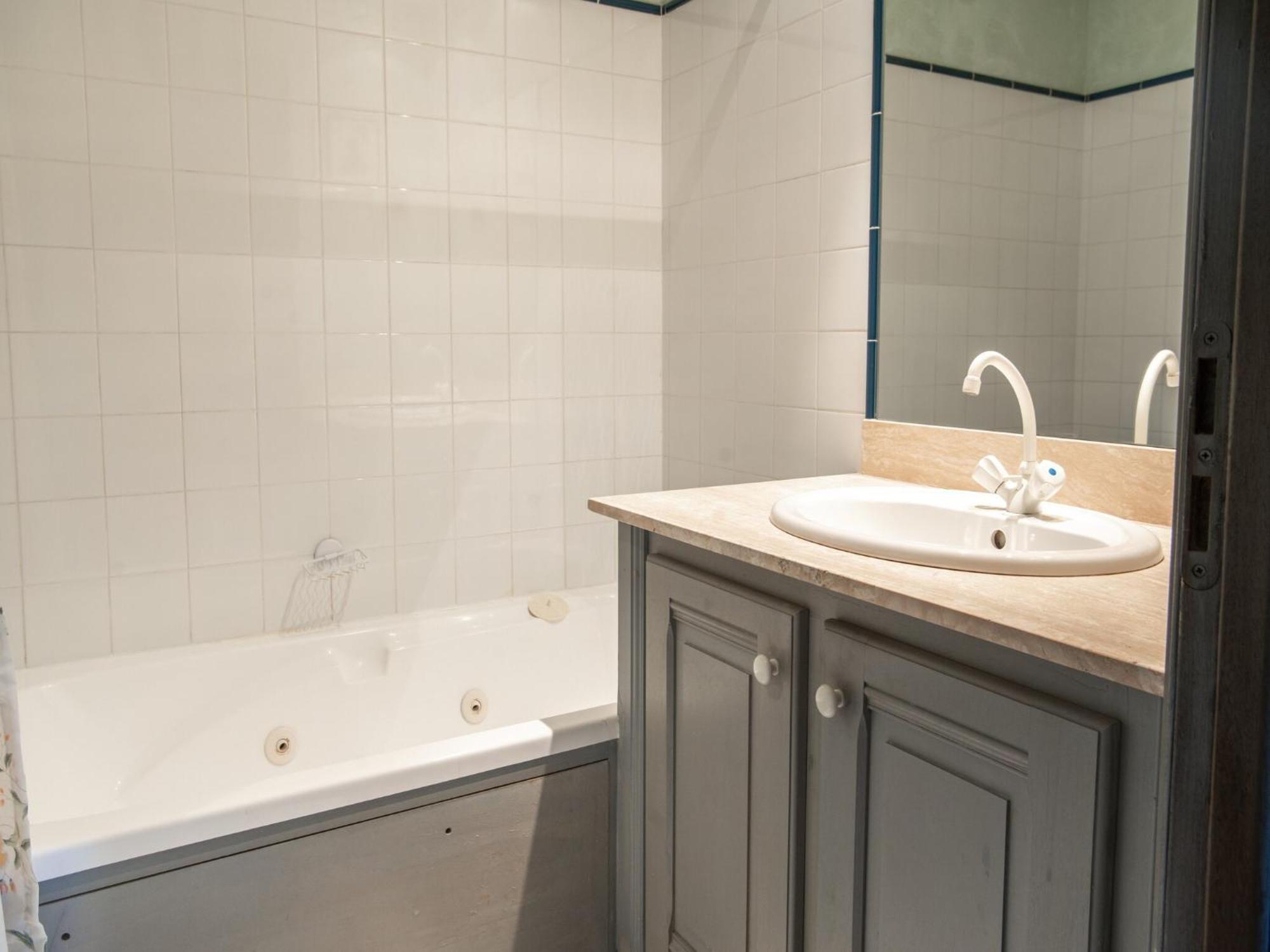 Cozy Apartment With Swimming Pool Terrace Garden Parking Montbrun-les-Bains Bagian luar foto