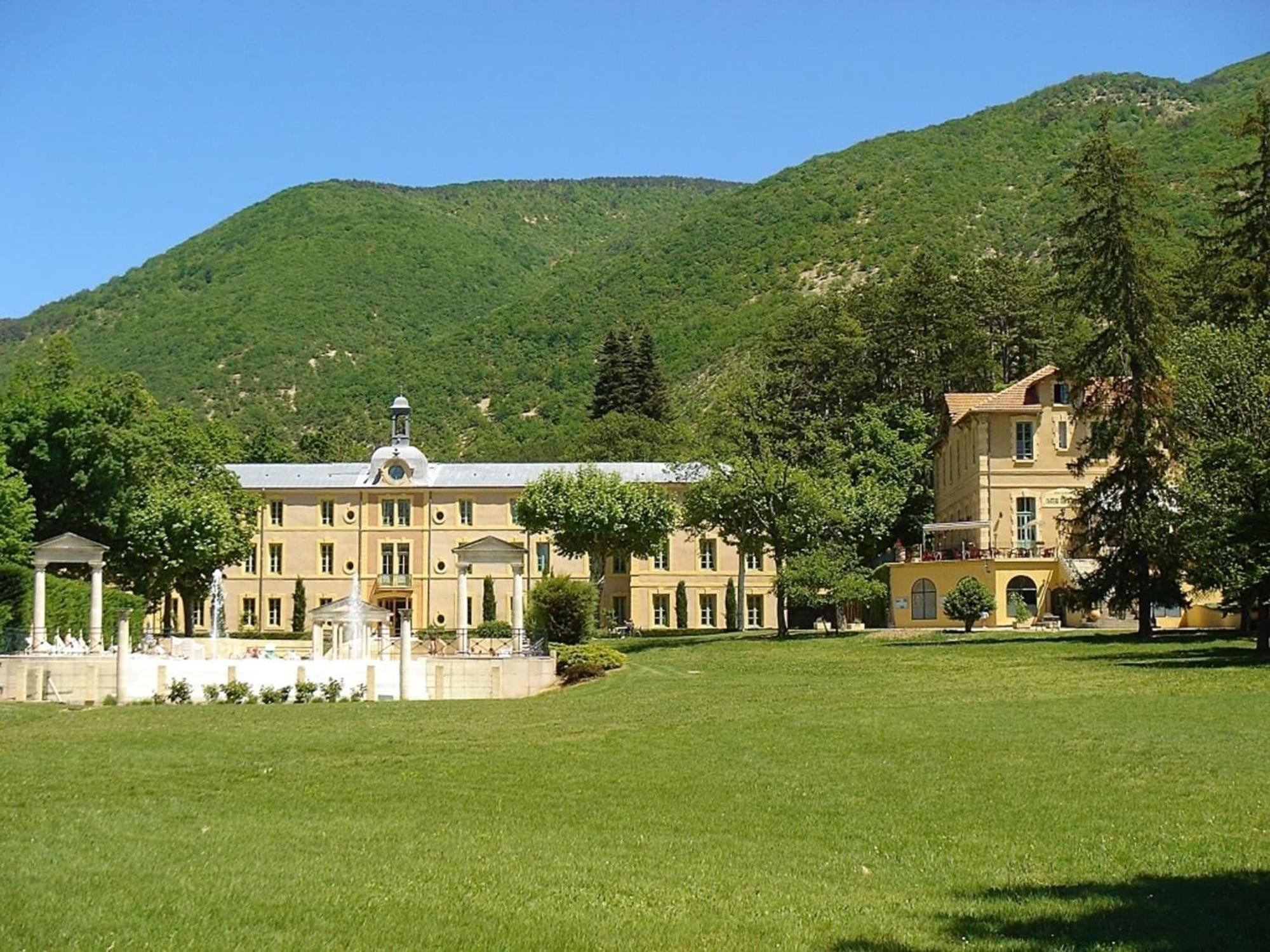 Cozy Apartment With Swimming Pool Terrace Garden Parking Montbrun-les-Bains Bagian luar foto